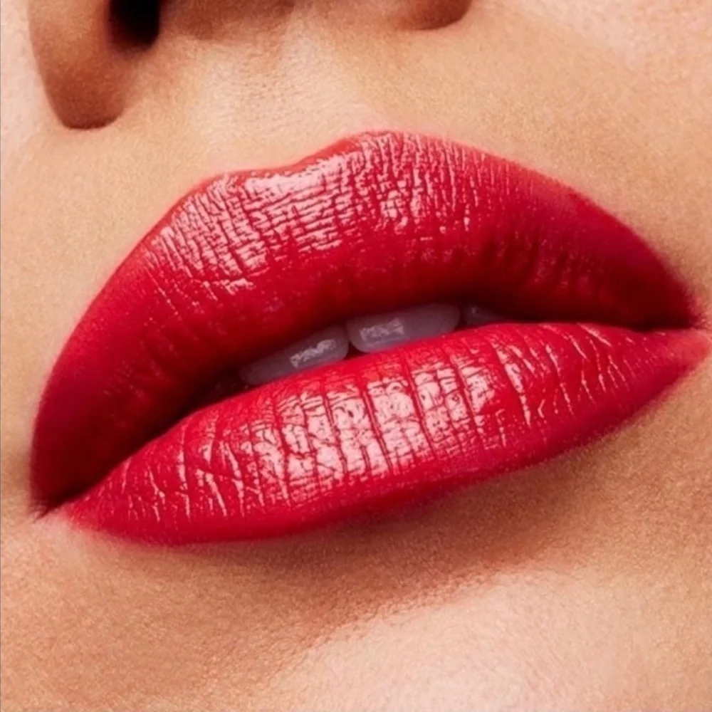 MAC *Dozen Carnations* Cremesheen Lipstick